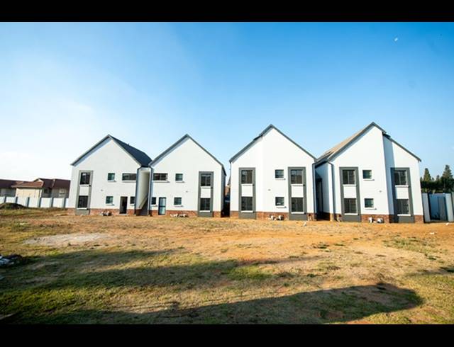 20 BEDROOM GATED ESTATE FOR SALE IN RYNFIELD